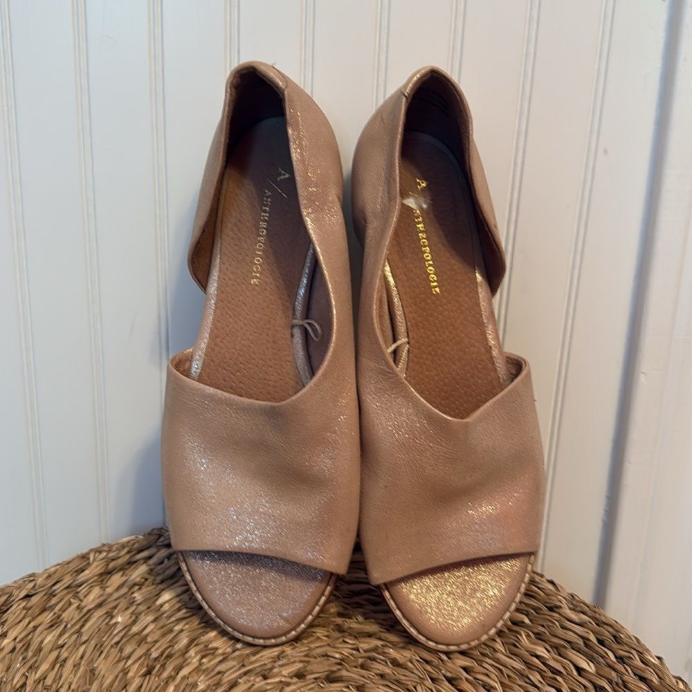 Anthropologie Open Toe Flats Metallic Beige Leather Shoes - Size: 8 - Picture 10 of 13